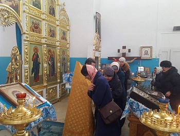 Праздничная служба в храме Казанской иконы Божией Матери